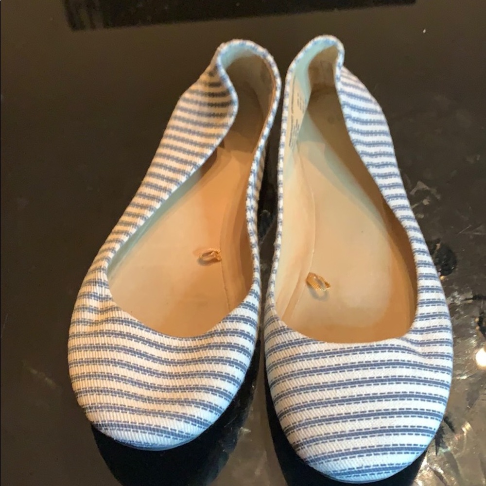 White and navy blue stripped flats